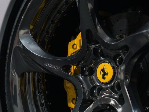 Used 2022 Ferrari SF90 Spider image 5