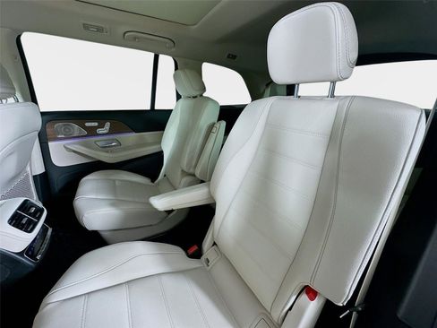 Certified 2026 Mercedes-Benz GLS 450 4MATIC image 32