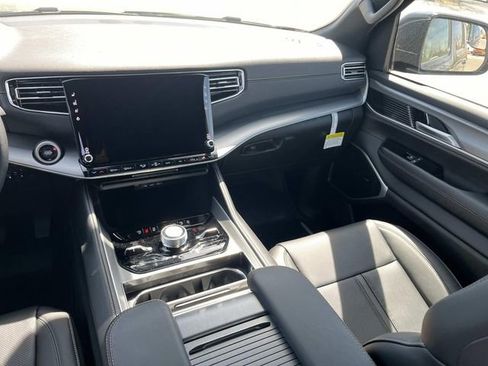New 2026 Jeep Grand Wagoneer 4WD image 15