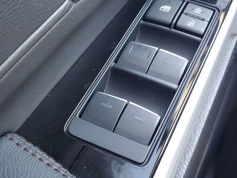 Used 2025 Toyota Sienna Platinum image 34