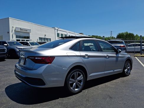 Certified 2023 Volkswagen Jetta SE w/ Panoramic Sunroof Package FWD image 6