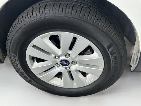 Used 2018 Subaru Outback 2.5i Premium image 11