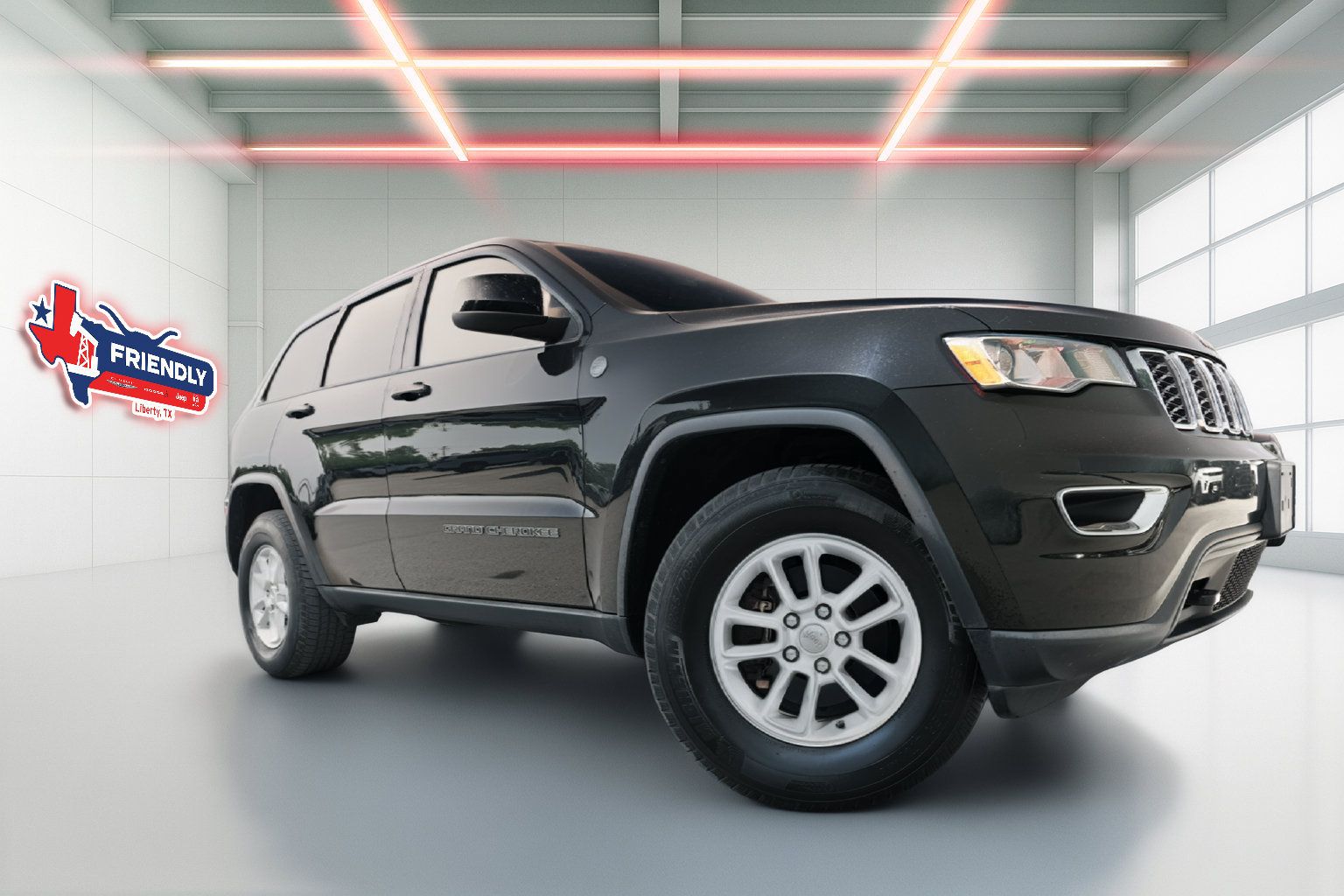 Used 2018 Jeep Grand Cherokee Laredo AWD/4WD image 1