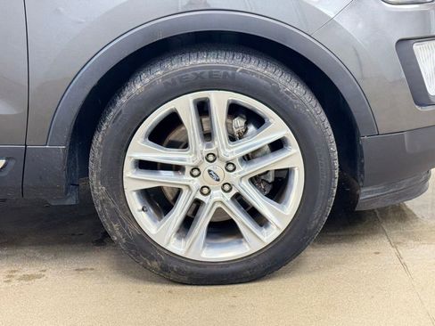 Used 2017 Ford Explorer XLT w/ Equipment Group 202A image 4