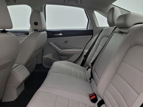 Used 2024 Volkswagen Jetta SE w/ Panoramic Sunroof Package image 18