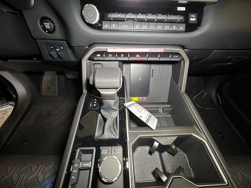 Used 2025 Toyota Tundra Limited image 11