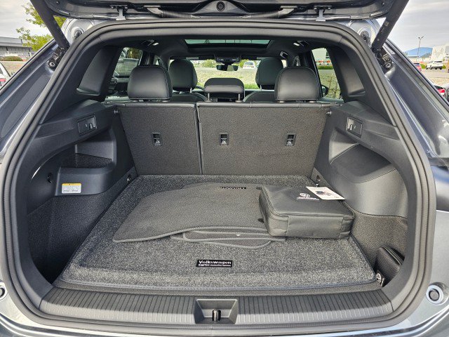Used 2025 Volkswagen Tiguan SE R-Line AWD/4WD image 18