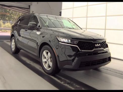 Used 2023 Kia Sorento LX FWD image 2