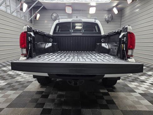Used 2022 Toyota Tacoma SR AWD/4WD image 10