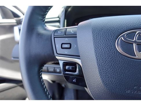Used 2025 Toyota Camry SE w/ Convenience Package FWD image 16