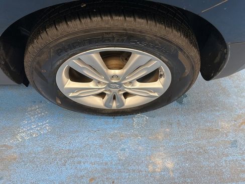 Used 2011 Hyundai Tucson GLS w/ Navigation Pkg 2 image 18