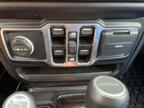 Used 2022 Jeep Gladiator Sport AWD/4WD image 39