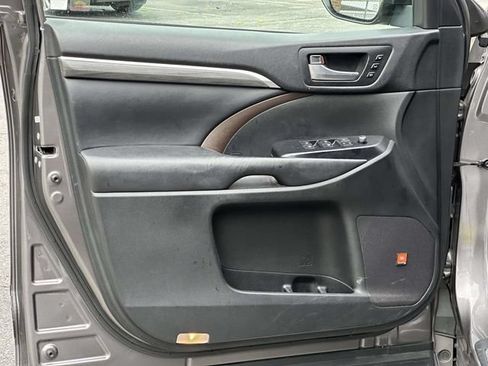 Used 2018 Toyota Highlander Limited AWD/4WD image 7