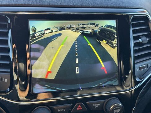 Used 2020 Jeep Grand Cherokee Altitude image 16