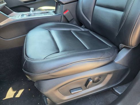 Used 2023 Ford Explorer XLT w/ Equipment Group 202A RWD image 12