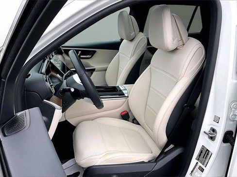 Certified 2025 Mercedes-Benz GLC 300 4MATIC image 24