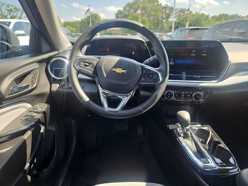 Used 2025 Chevrolet Trax LT w/ Driver Confidence Package FWD image 14