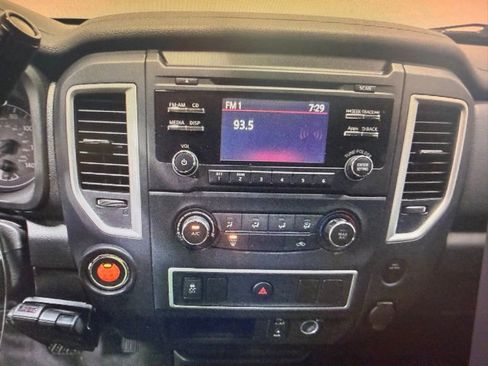 Used 2017 Nissan Titan S image 11