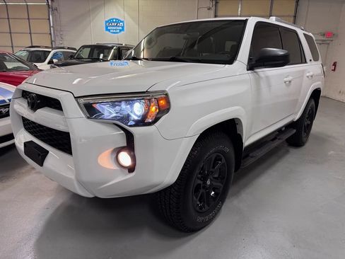 Used 2014 Toyota 4Runner SR5 RWD image 7
