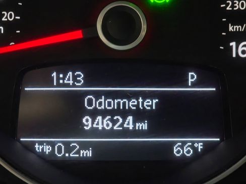 Used 2013 Volkswagen Beetle TDI image 42