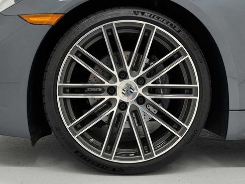 Used 2025 Porsche 718 Cayman image 9