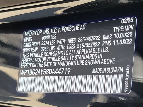 Certified 2025 Porsche Cayenne GTS AWD/4WD image 36