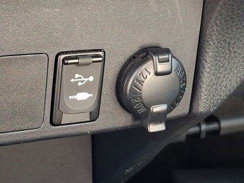 Used 2017 Toyota RAV4 XLE image 16