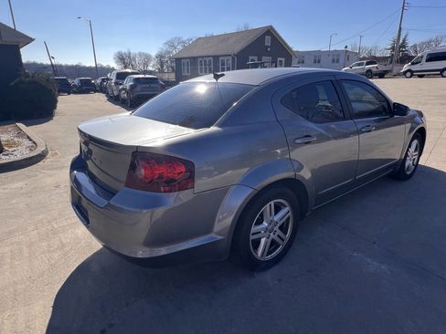 Used 2012 Dodge Avenger SXT image 4