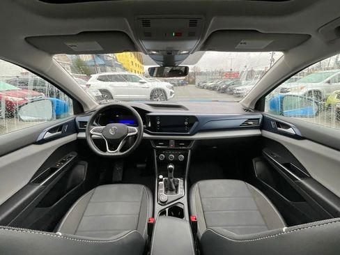 Used 2023 Volkswagen Taos SE image 15