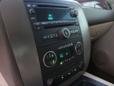 Used 2009 GMC Sierra 2500 SLT w/ Entertainment Package AWD/4WD image 14