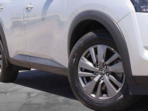 Used 2025 Nissan Pathfinder SV AWD/4WD image 3