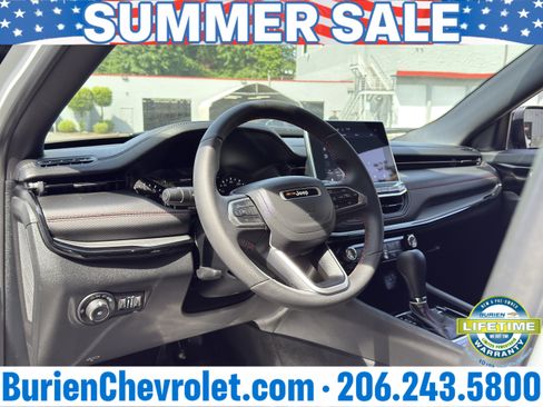 Used 2025 Jeep Compass Trailhawk AWD/4WD image 12