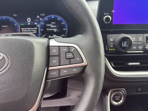 Used 2025 Toyota Grand Highlander AWD image 22
