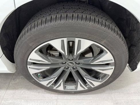 Certified 2025 Audi Q8 Premium Plus w/ Premium Plus Package AWD/4WD image 5