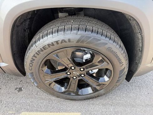New 2026 Chevrolet Equinox LT w/ Convenience Package II AWD/4WD image 17