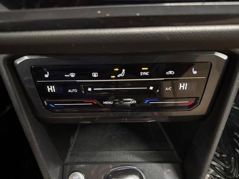 Used 2023 Volkswagen Tiguan SE image 37