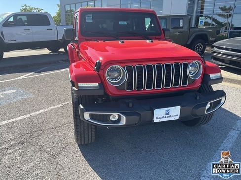 Used 2025 Jeep Wrangler Unlimited Sahara AWD/4WD image 8