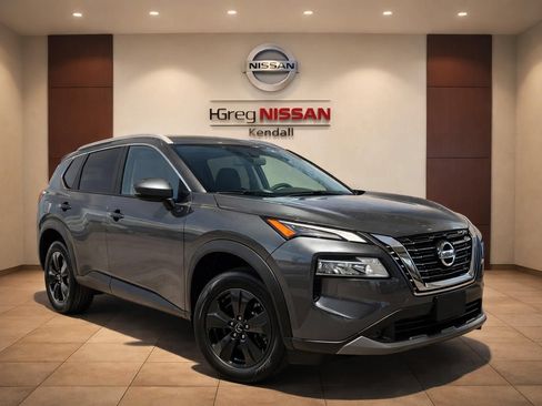 Used 2024 Nissan Rogue SV w/ SV Premium Package FWD image 3