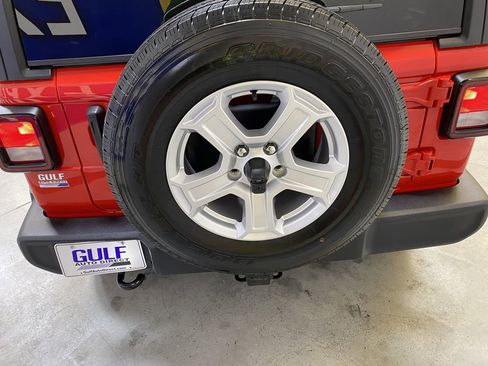 Used 2019 Jeep Wrangler Sport AWD/4WD image 13