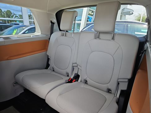 Used 2025 Volkswagen ID. Buzz 1st Edition image 11