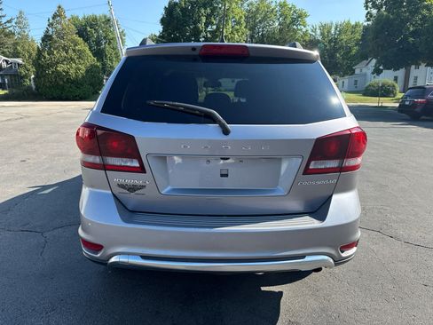 Used 2019 Dodge Journey Crossroad FWD image 4