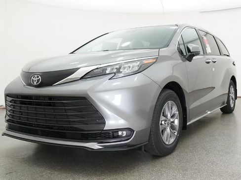New 2026 Toyota Sienna XLE image 65