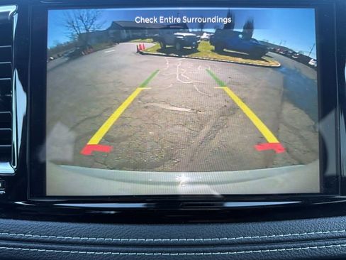 Used 2025 Chrysler Pacifica Limited image 13