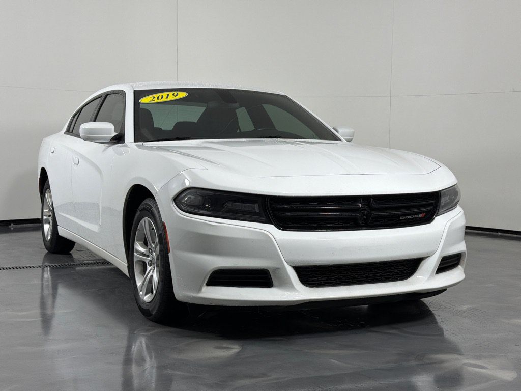 Used 2019 Dodge Charger SXT RWD image 3