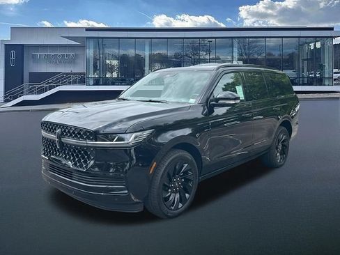 New 2026 Lincoln Navigator Reserve w/ Jet Appearance Package AWD/4WD image 3