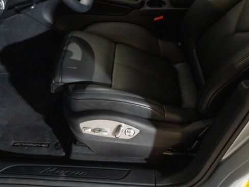 Certified 2026 Porsche Macan AWD/4WD image 15