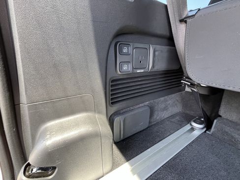 Used 2024 Rivian R1S Adventure AWD/4WD image 32