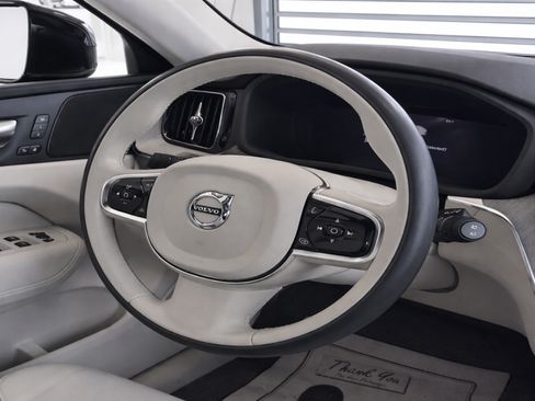 Certified 2023 Volvo XC60 B5 Plus w/ Climate Package AWD/4WD image 17