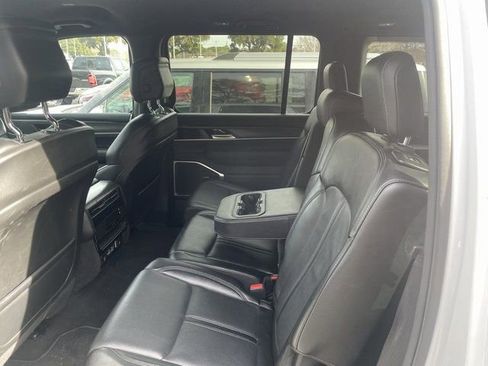 Used 2024 Jeep Wagoneer Series II w/ Flexible Seating Group image 8