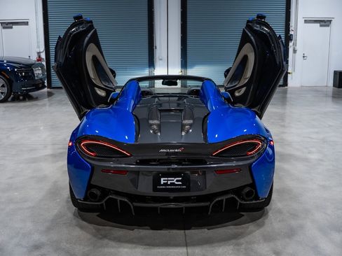 Used 2018 McLaren 570S Spider image 38